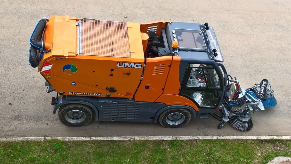 Коммунальная машина UMG км-2000