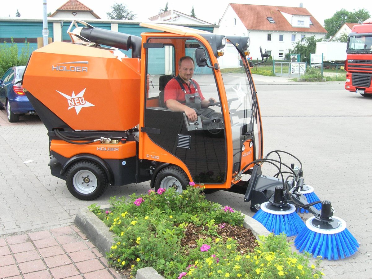 Коммунальная машина холдер м480