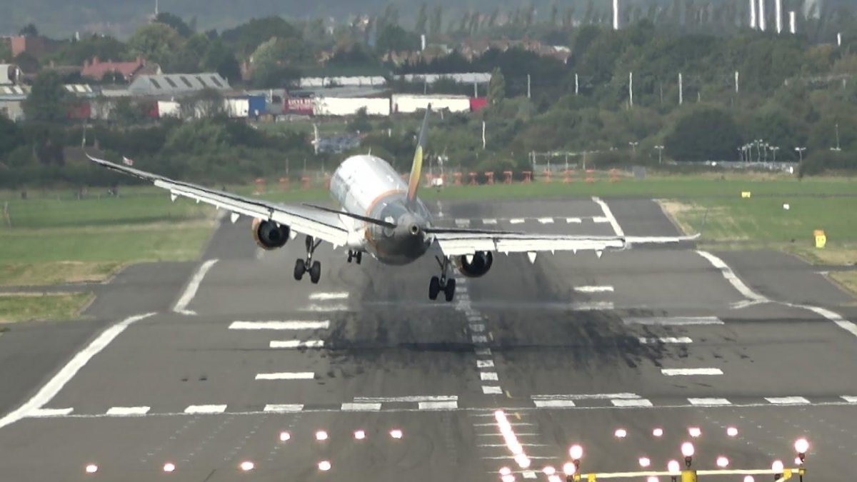 Самолет на ВПП