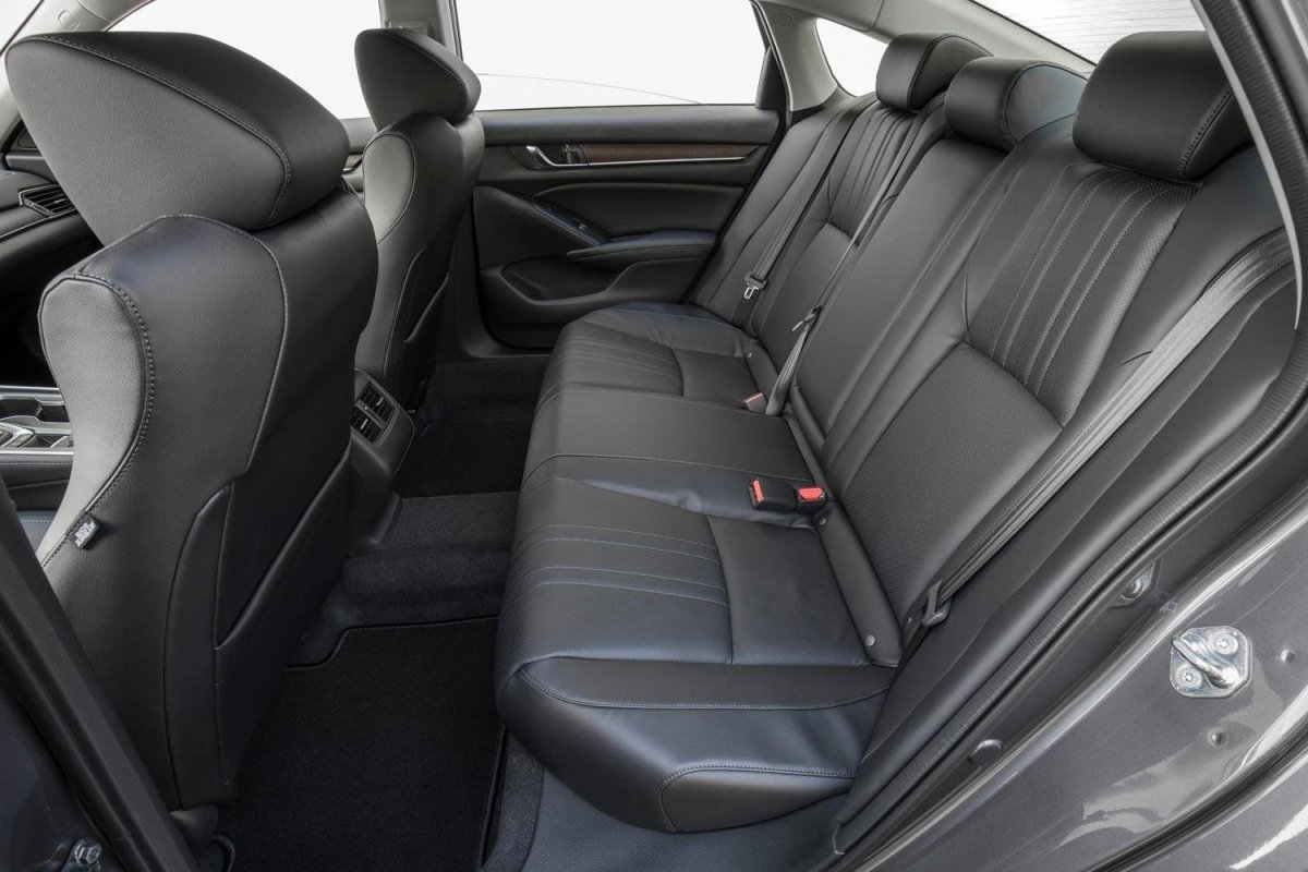 Хонда Аккорд 2021 салон сзади