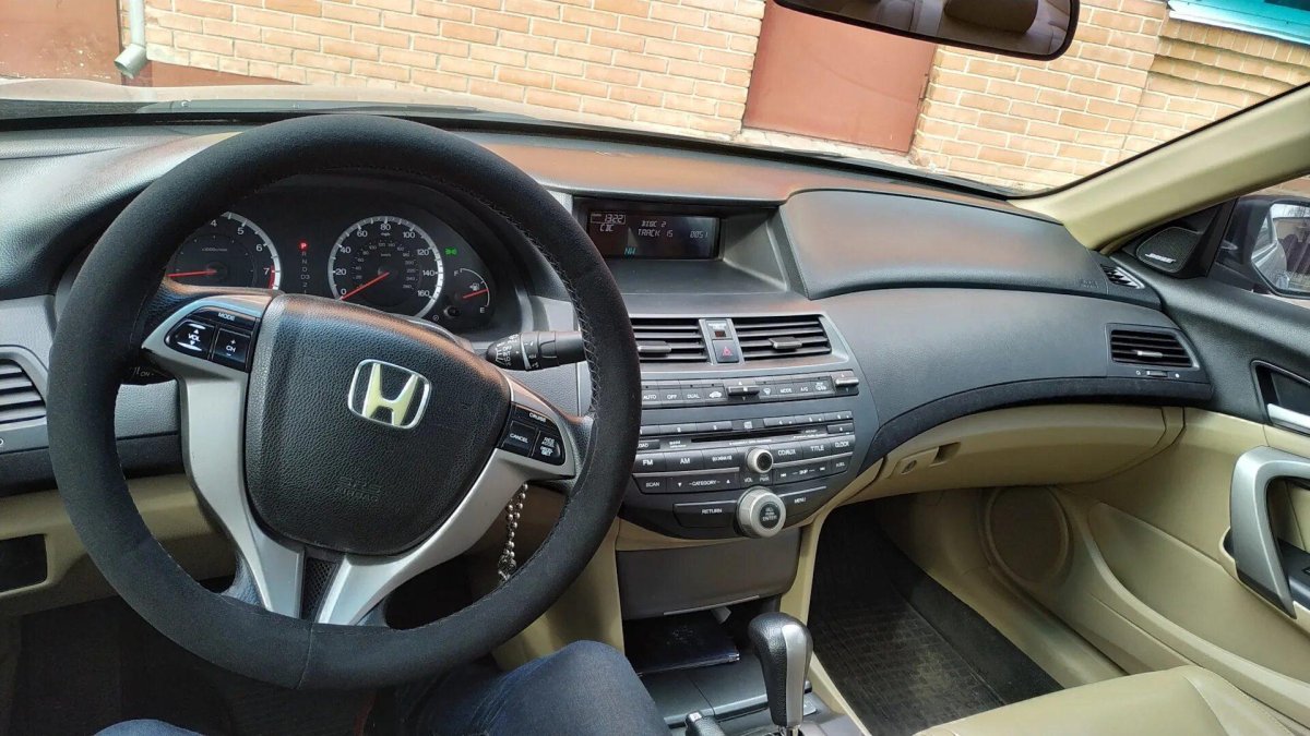 Honda Accord 2010 салон