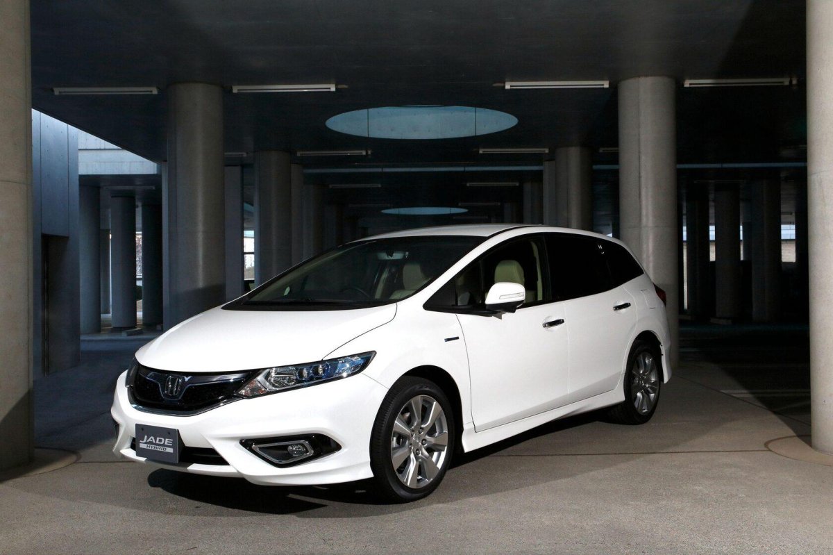 Honda Jade Hybrid 2015
