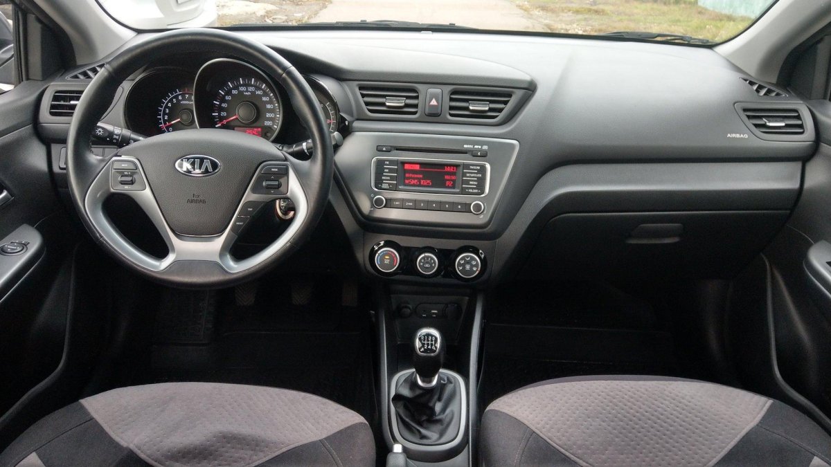 Kia Rio 3 торпеда