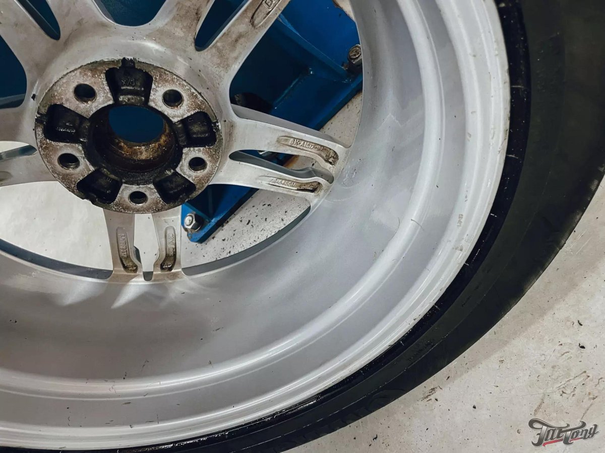 Отверстие под вентиль бескамерного диска