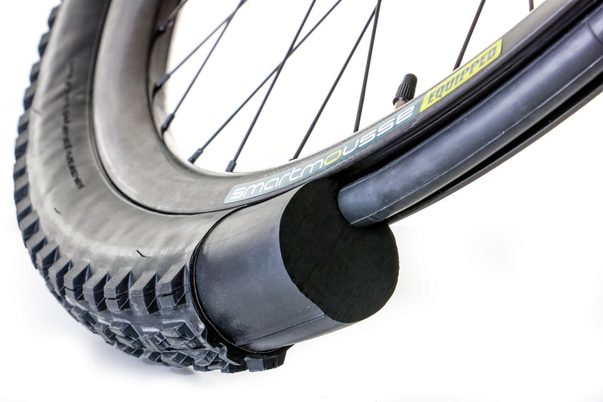 Покрышка 18" 140/80 бескамерная Liwang