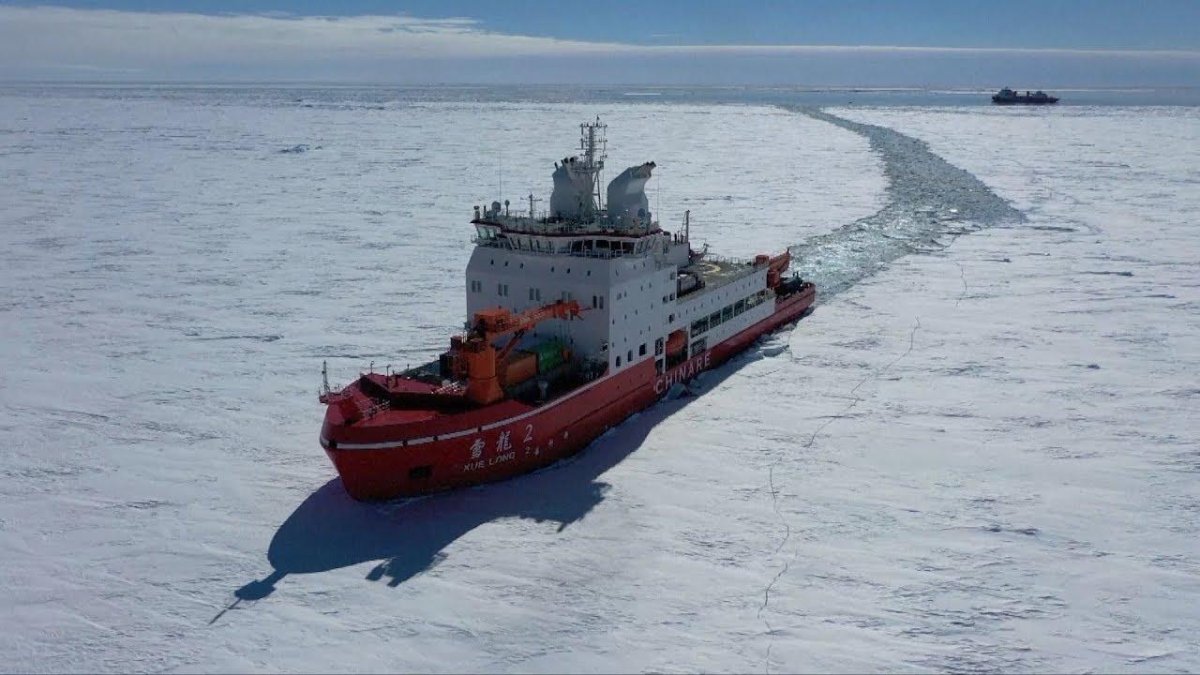 Снежный дракон ледокол