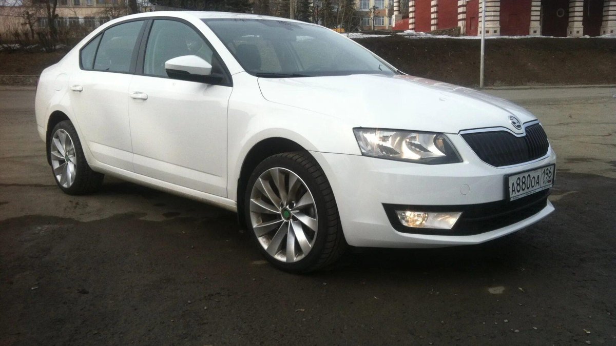 Skoda Octavia a7 белая r17