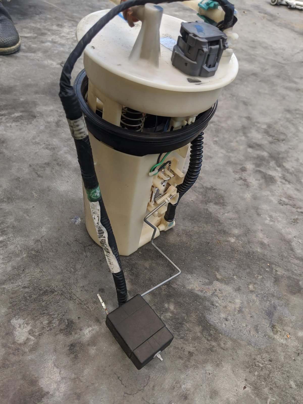 172025090r насос топливный