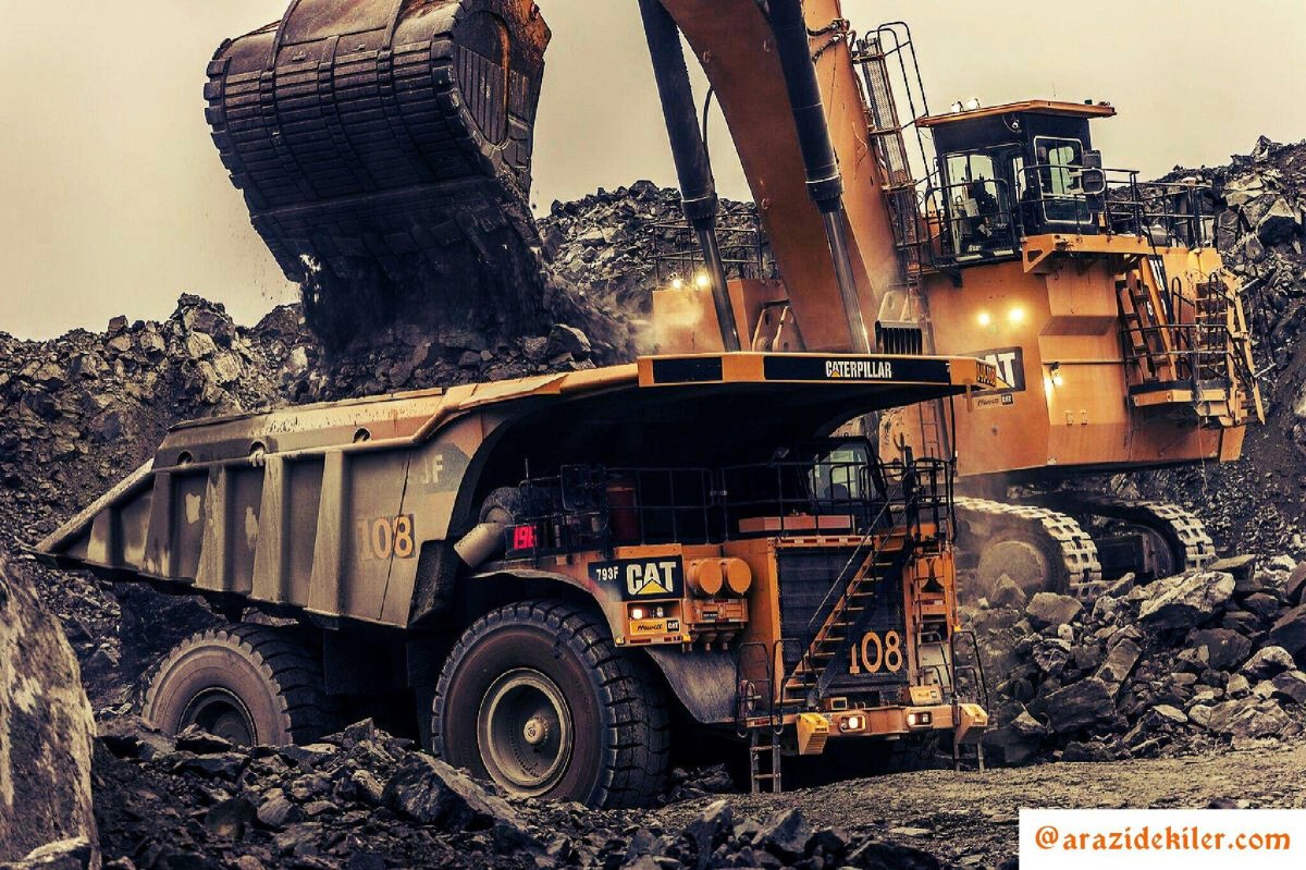 Карьерный экскаватор Катерпиллер