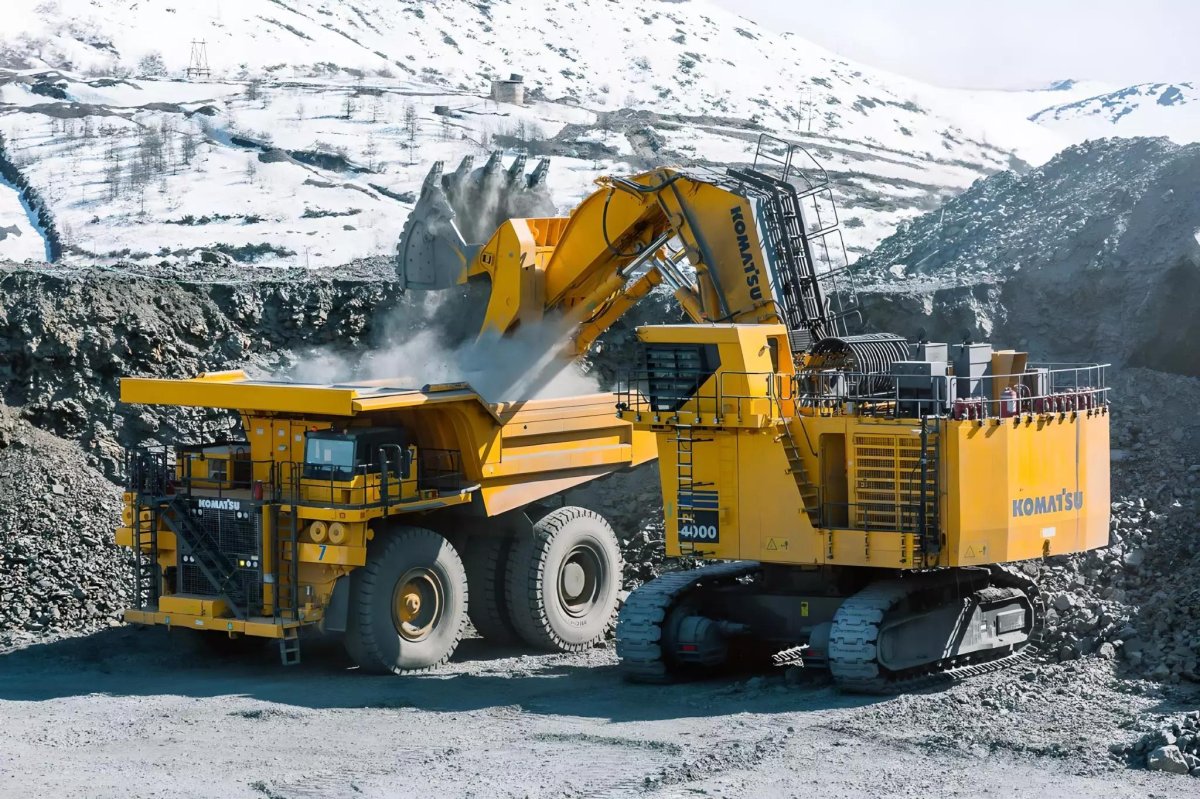 Автосамосвал Komatsu 730e