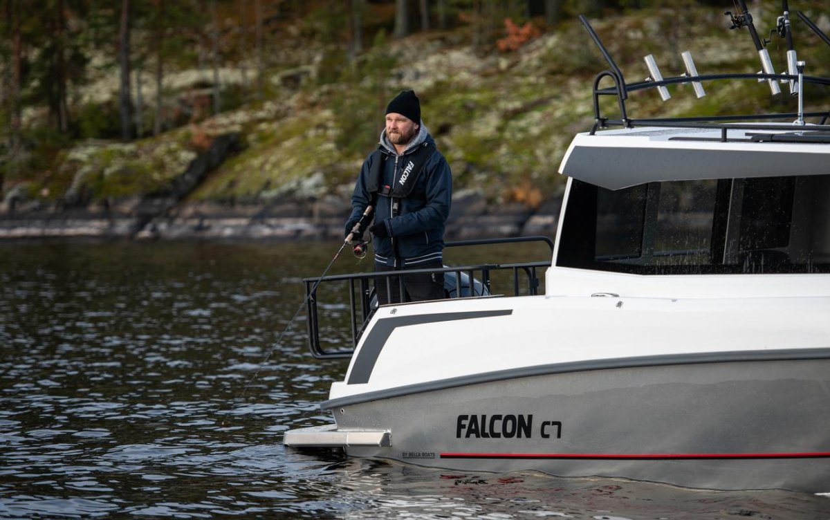 Катер Фалькон 7