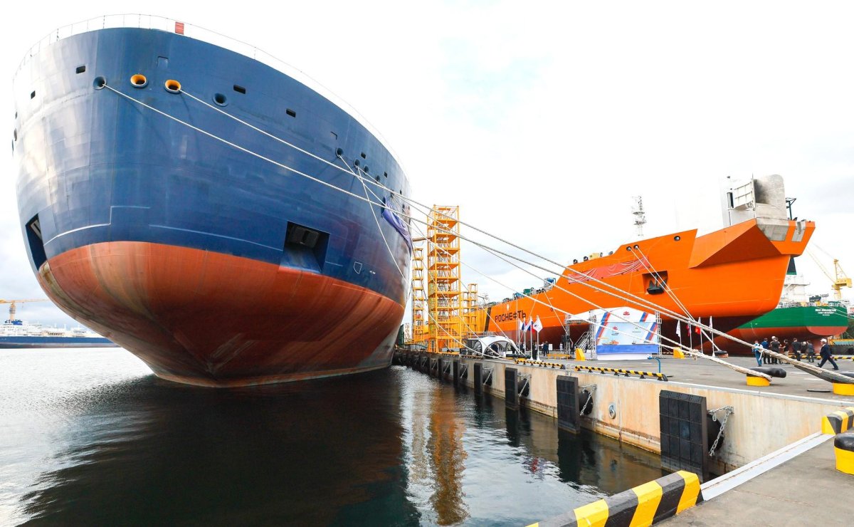 Газовоз Алексей Косыгин звезда