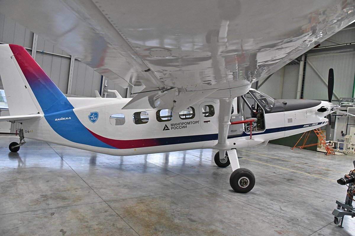 Самолет Байкал