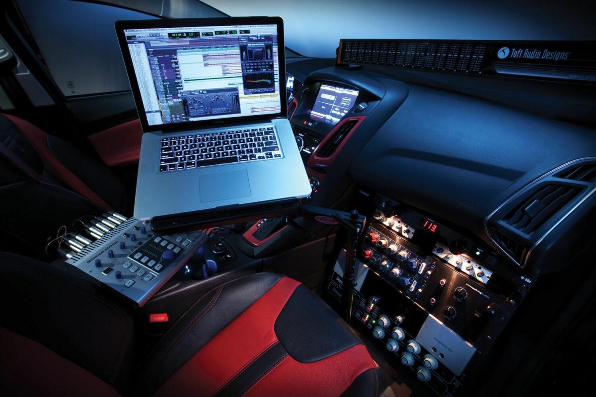 Компьютер в машине