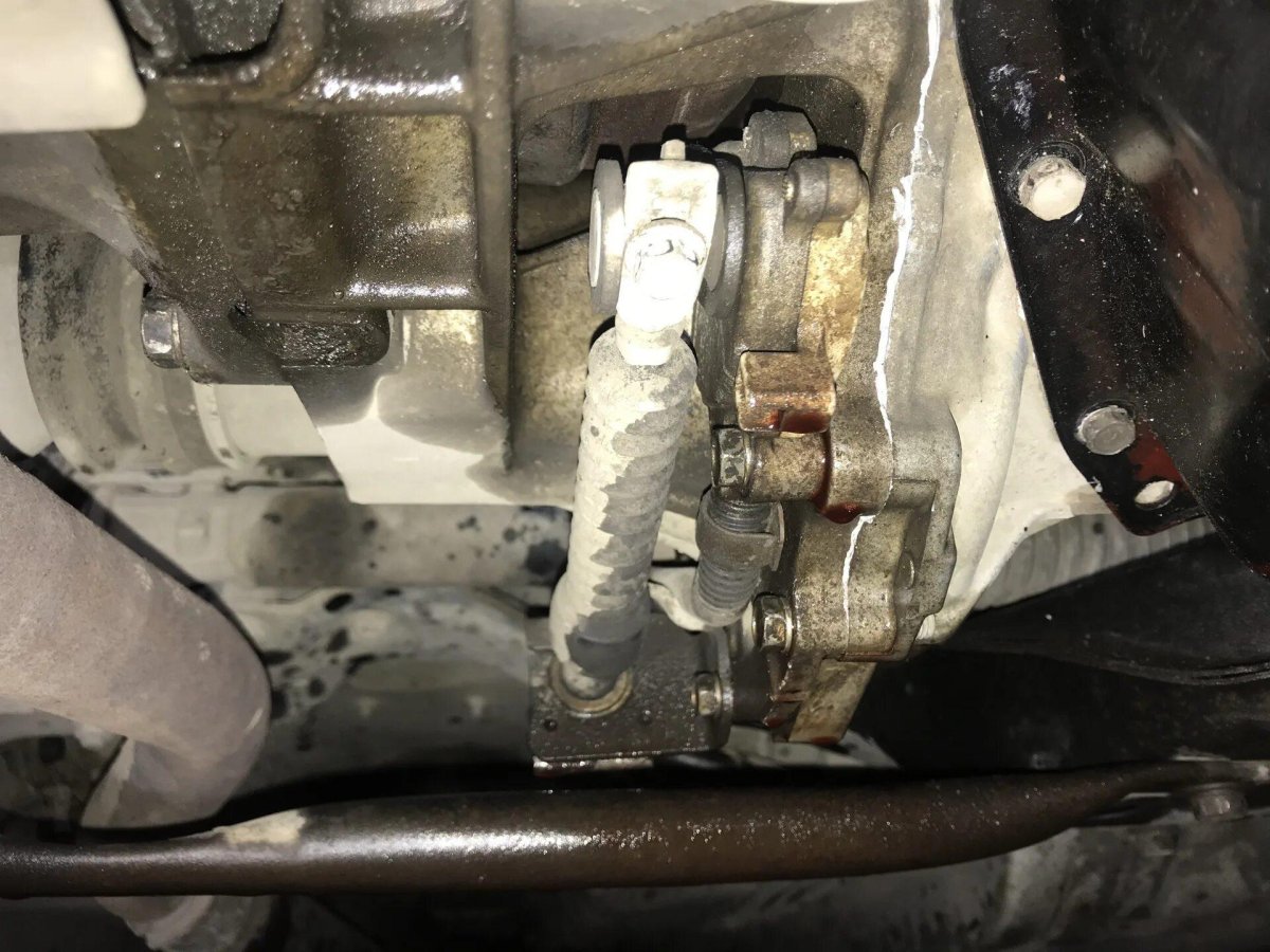 Daihatsu YRV днище