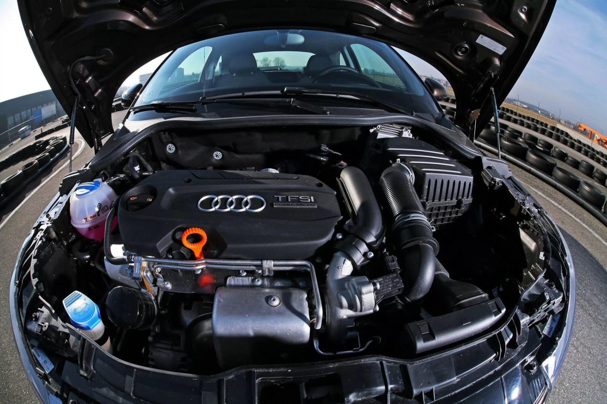 Моторный отсек Ауди а1