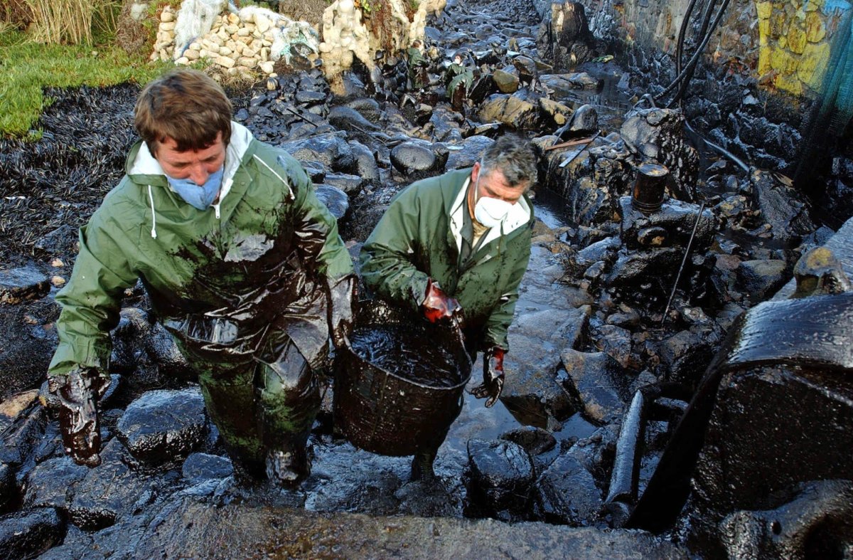 Утечка нефтепродуктов из танкера «Престиж» 13 ноября 2002 года