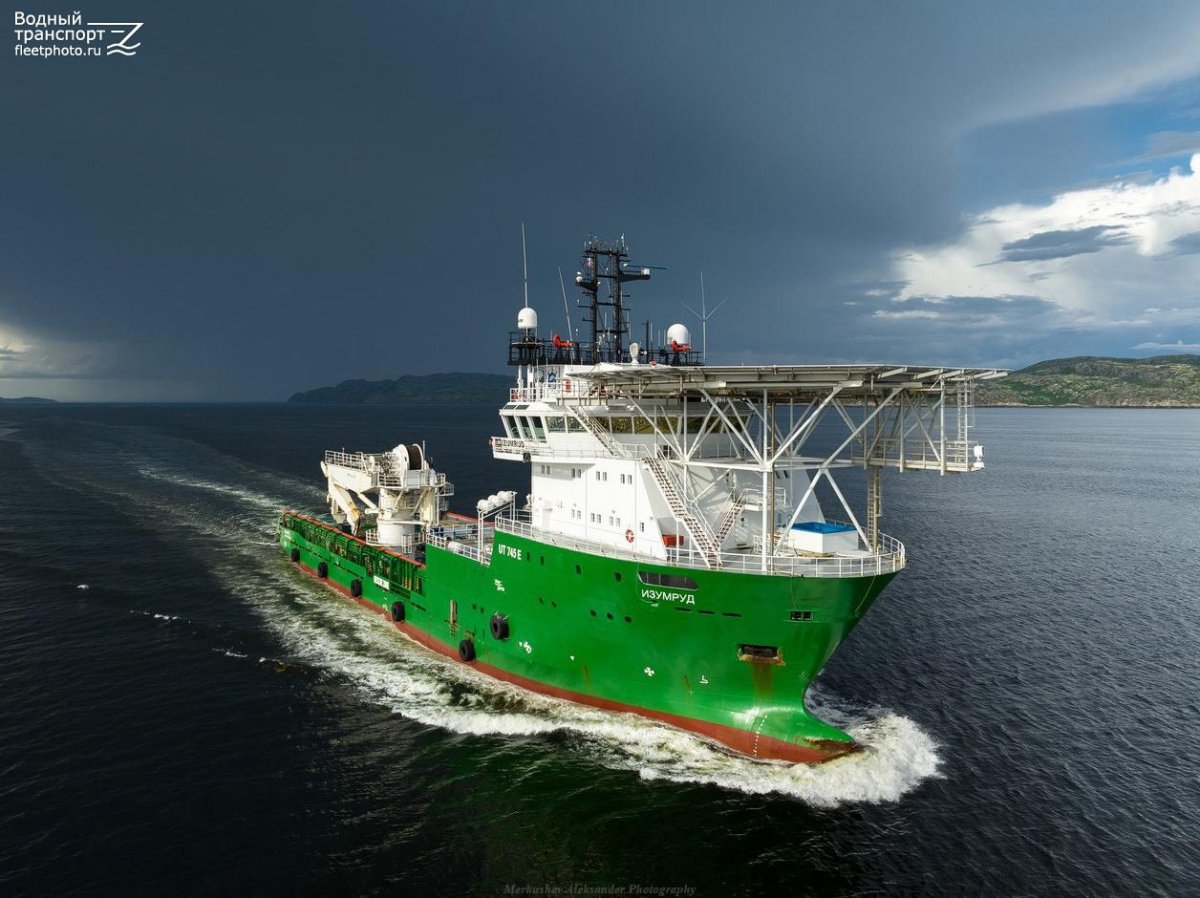 Траулер изумруд Мурманск