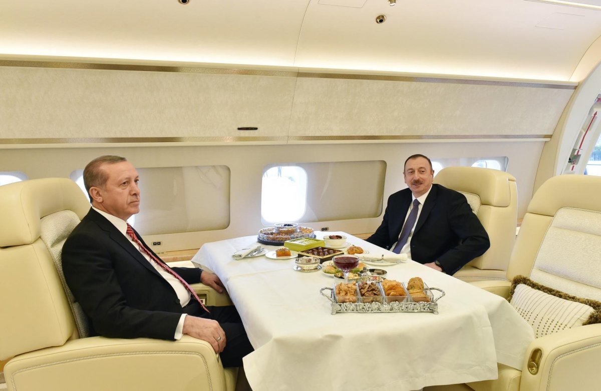 Самолет Ильхама Алиева