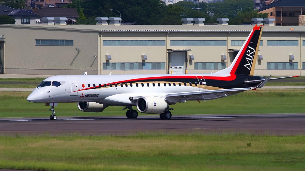 Самолет Митсубиси MRJ