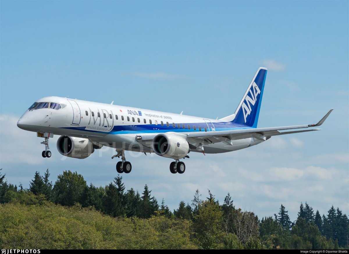 Самолет Митсубиси салон