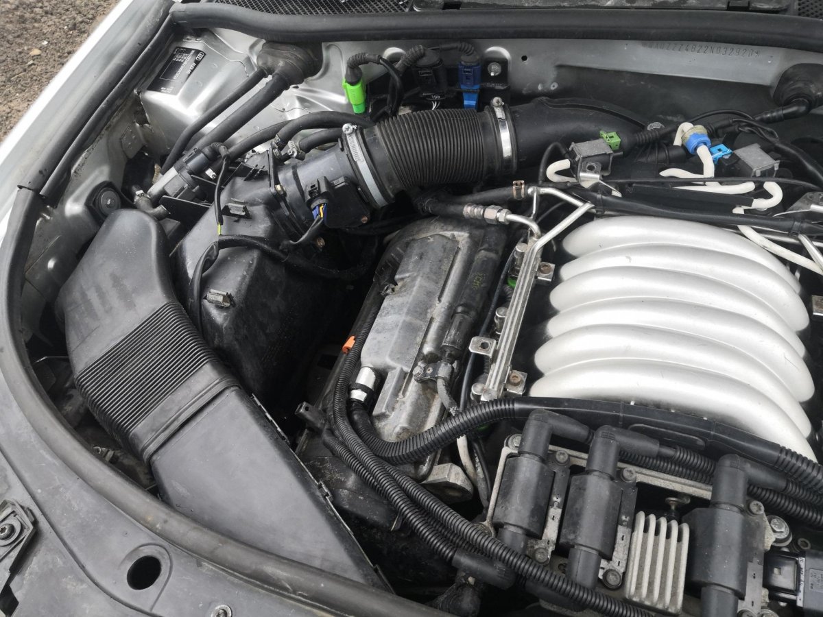 Подкапотка Ауди а6 с5