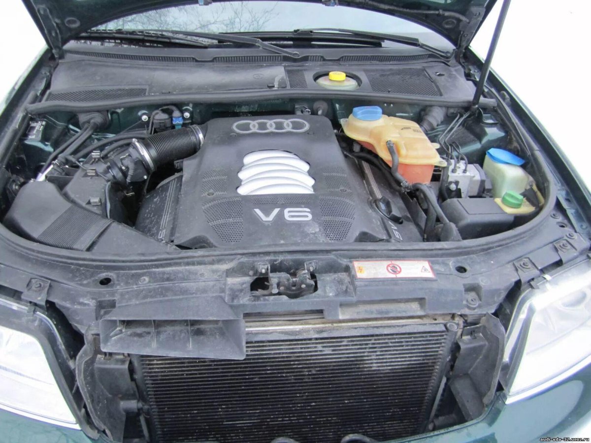 Моторный отсек Ауди а6 с5 2.4