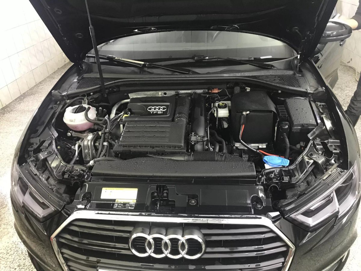 Audi q3 подкапотка