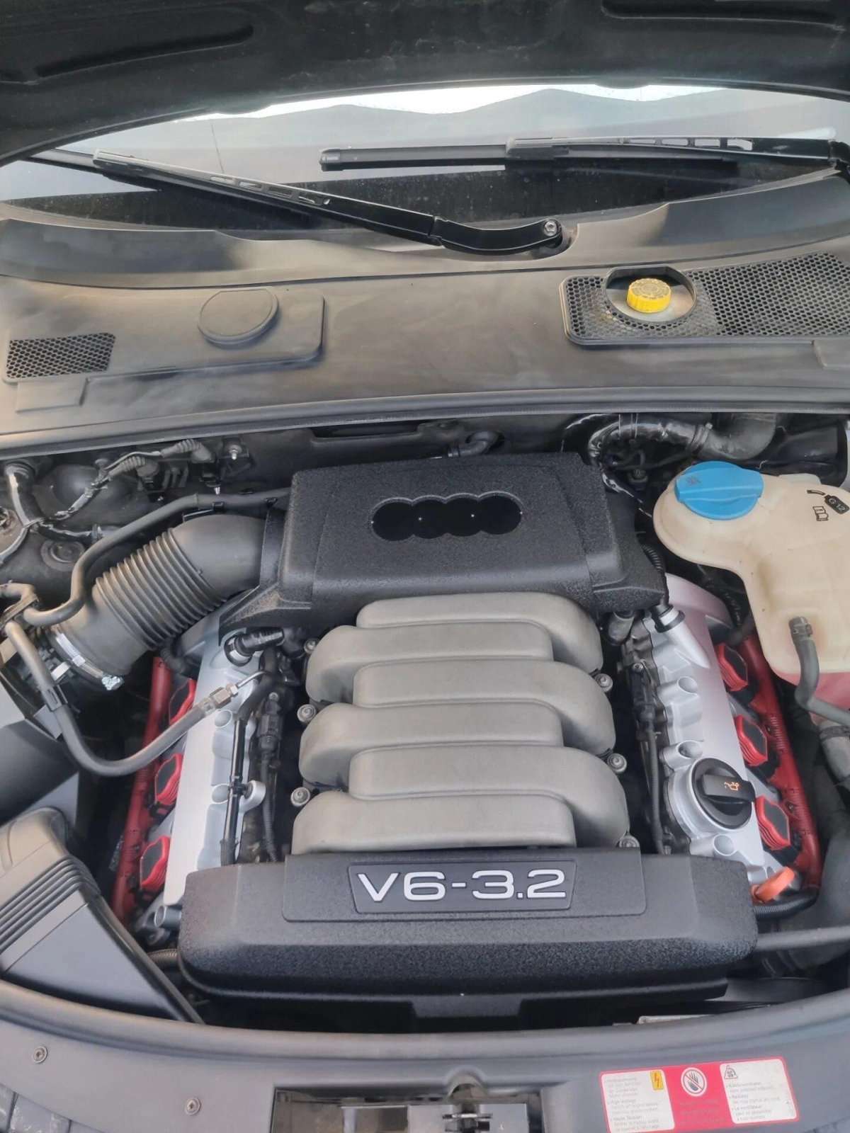 Подкапотка Ауди а6