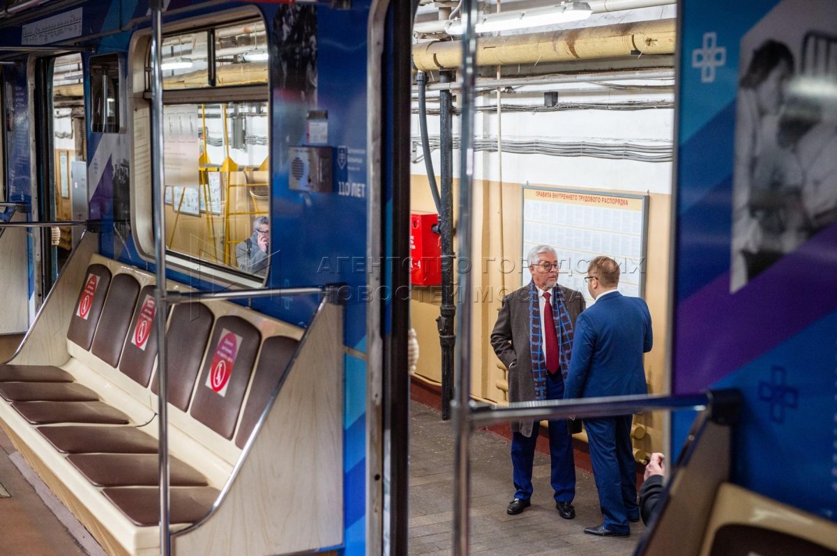 Тематический поезд метро 80 лет в ритме столицы