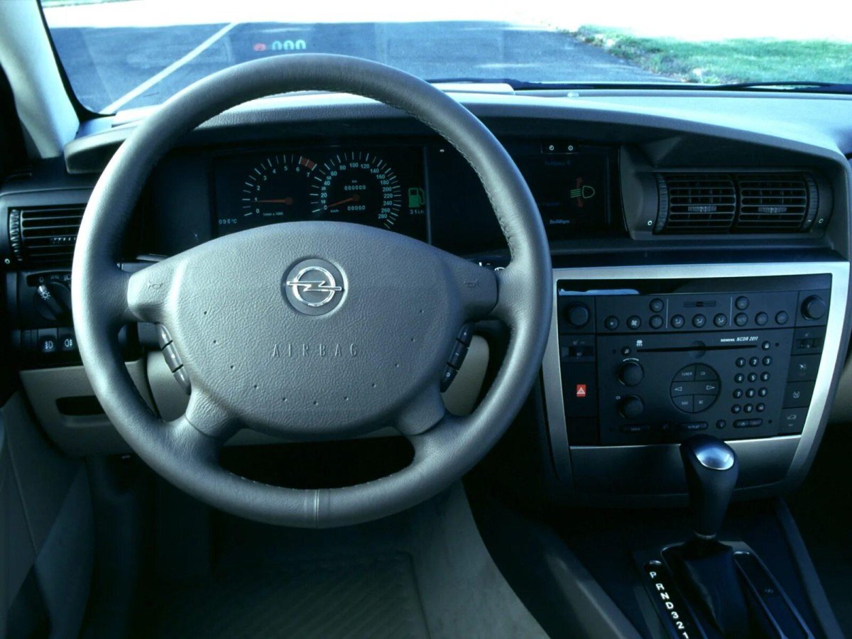 Opel Omega 2003 салон
