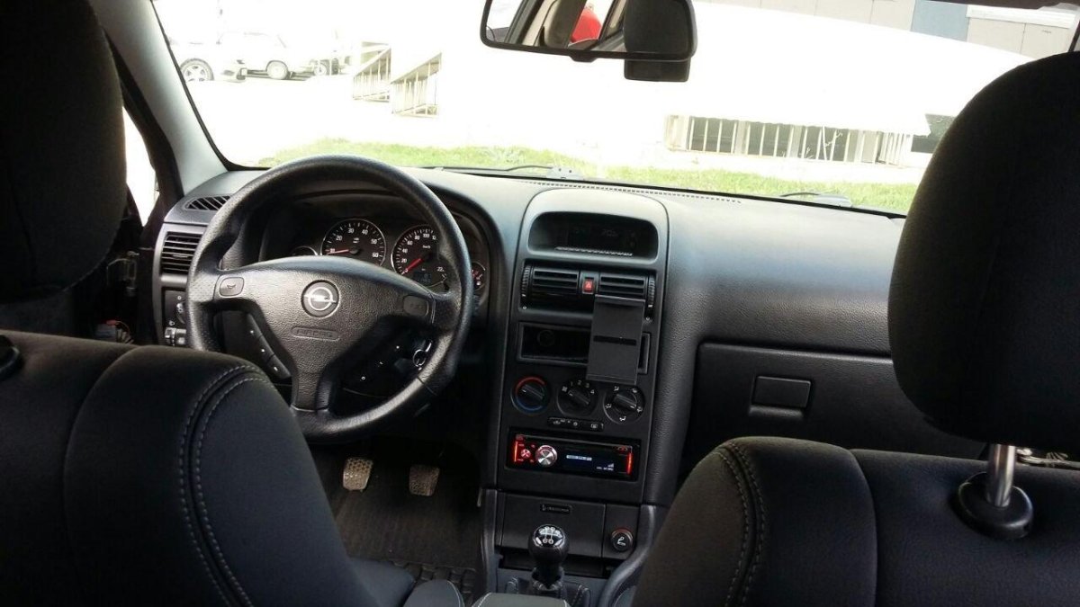 Opel Astra 2000 салон