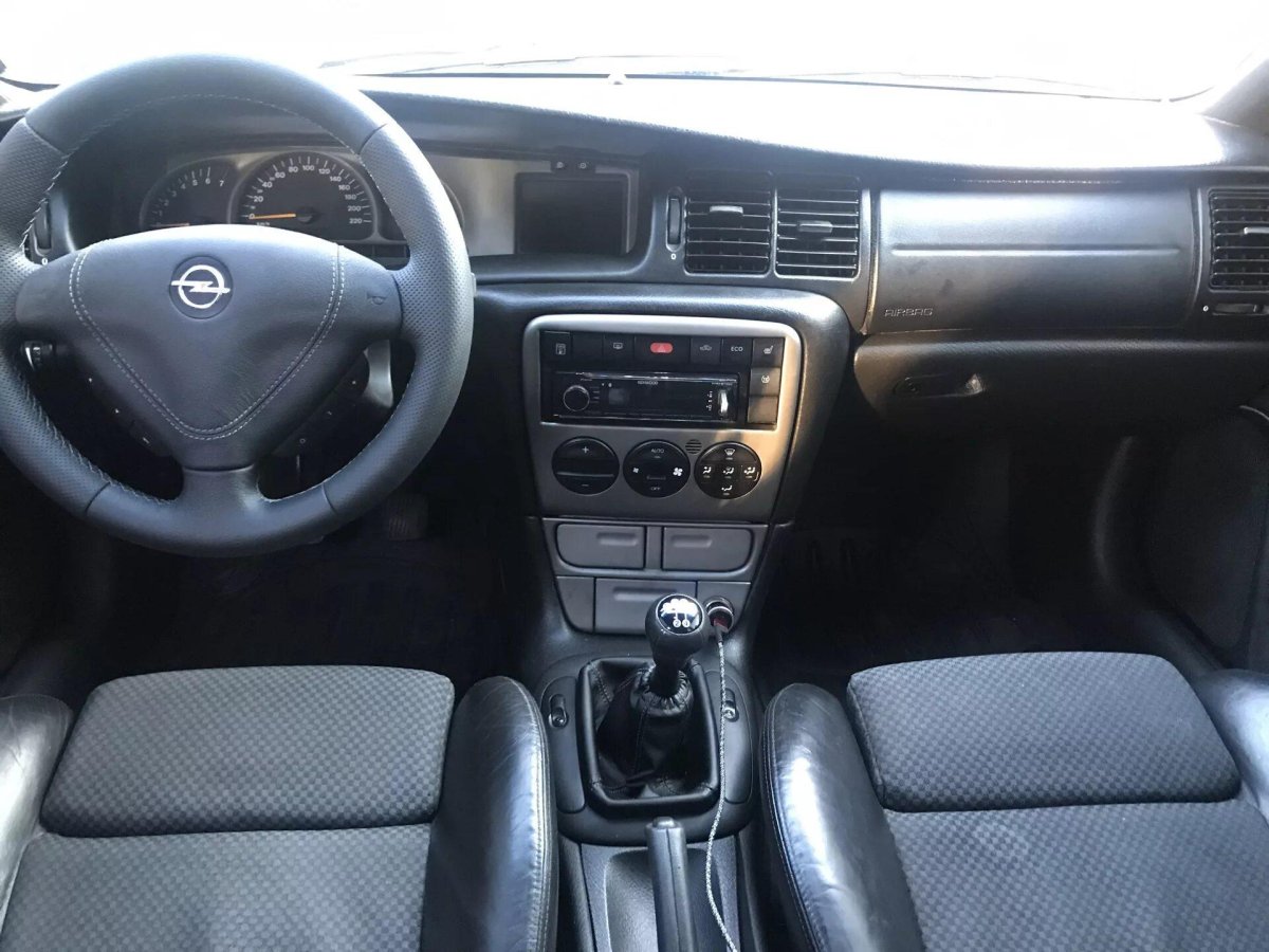 Опель Вектра б 1998 салон