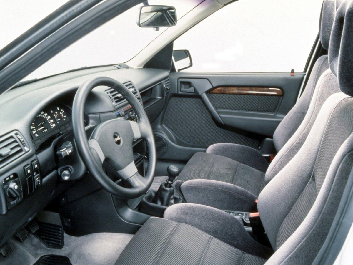 Опель Вектра б 2000 салон