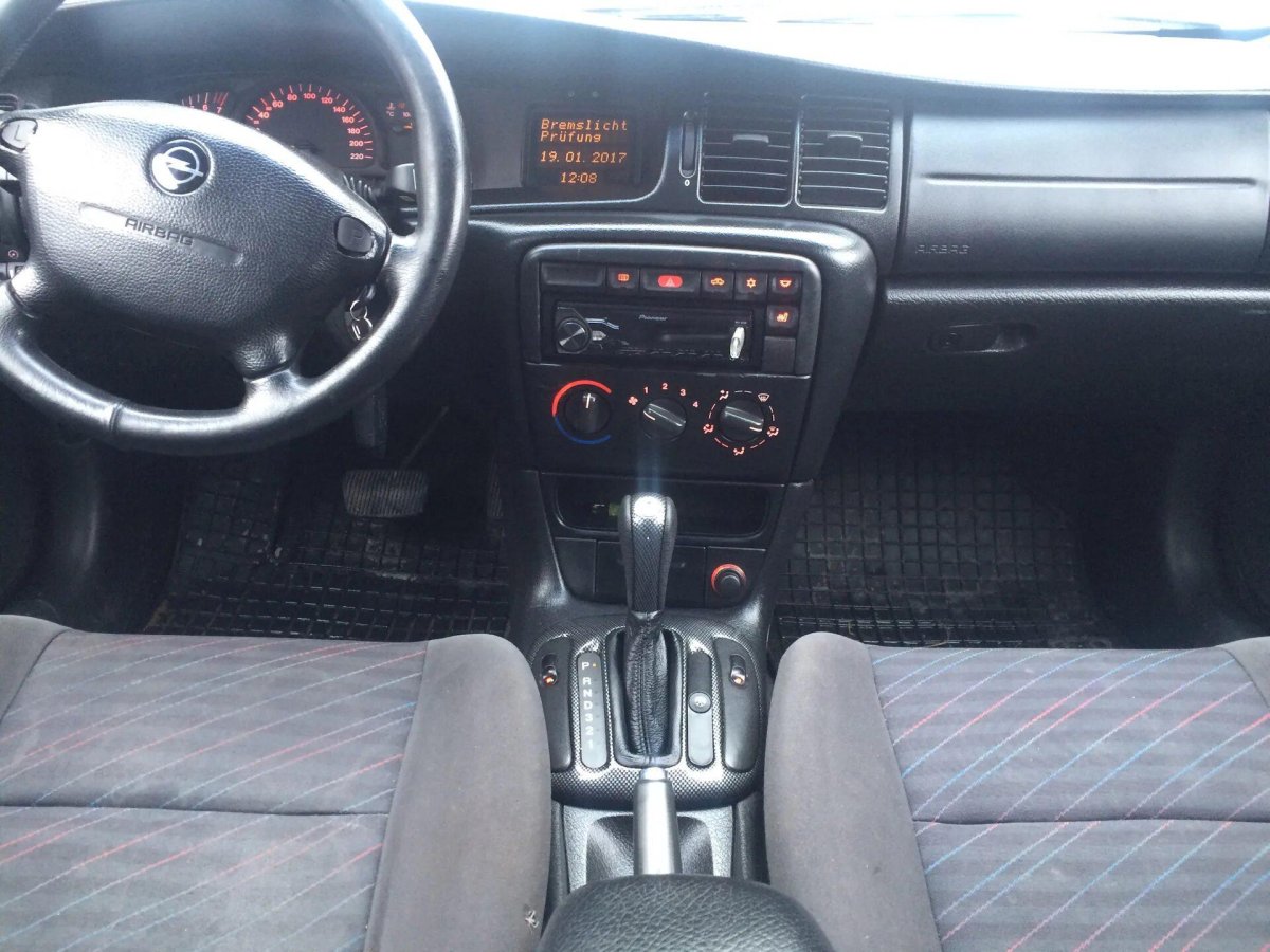 Opel Vectra b 2000 2.2 автомат