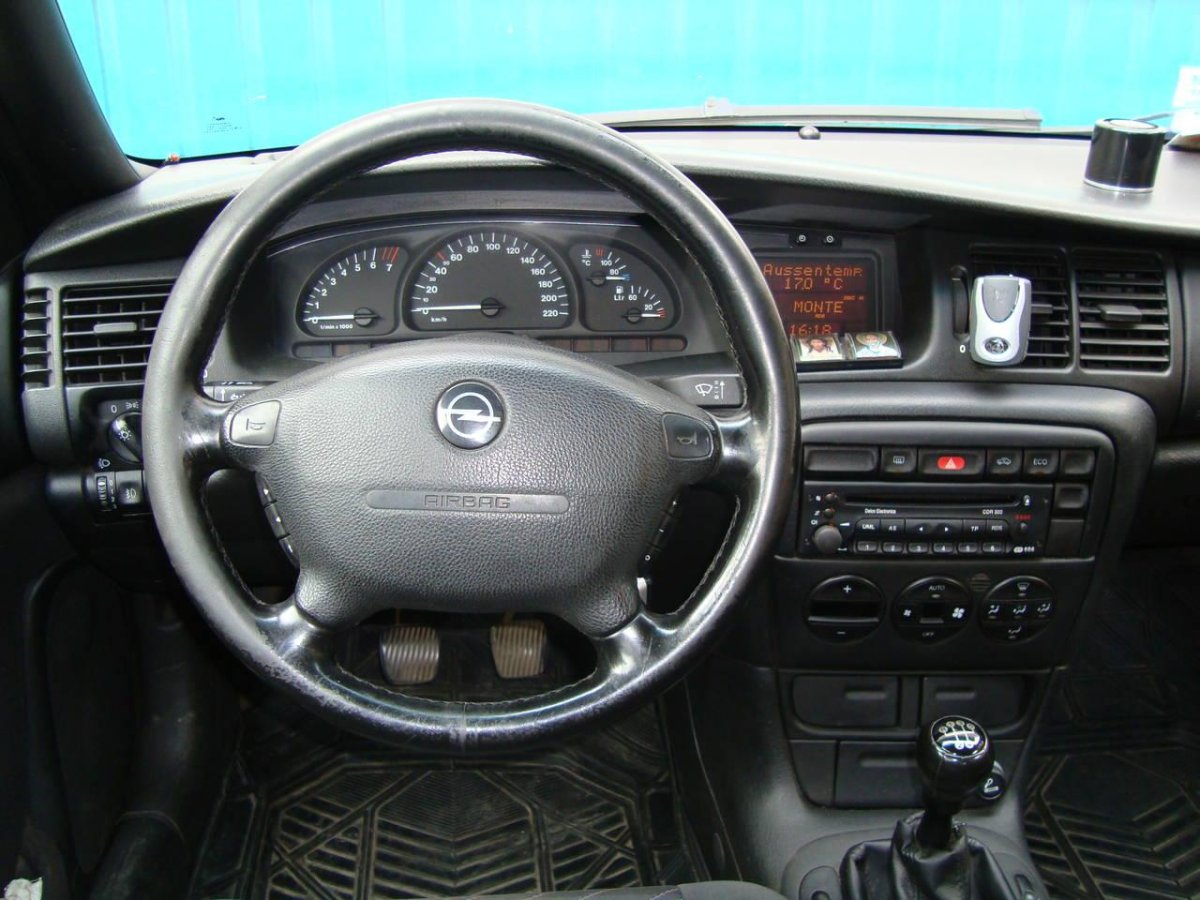 Опель Вектра б 2000 салон