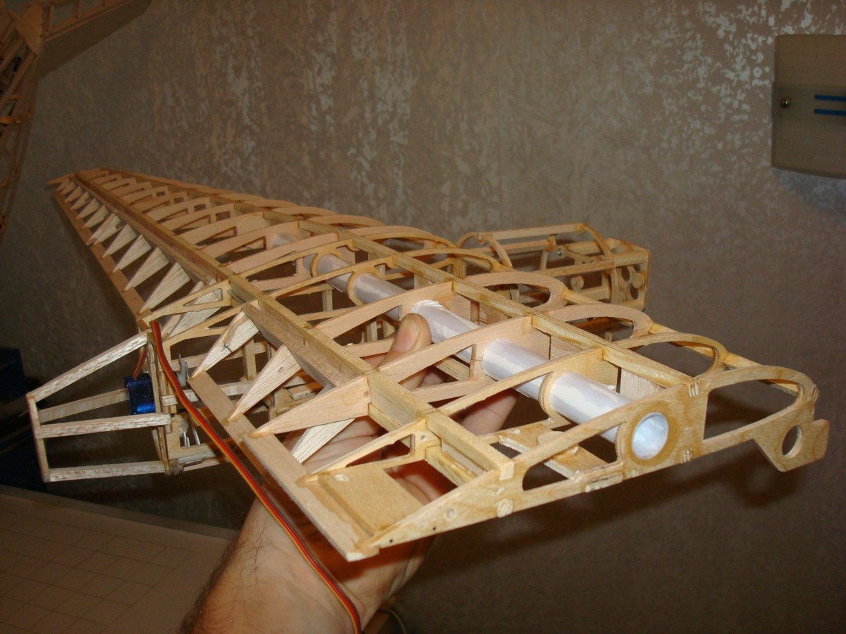 Нервюра крыла самолета