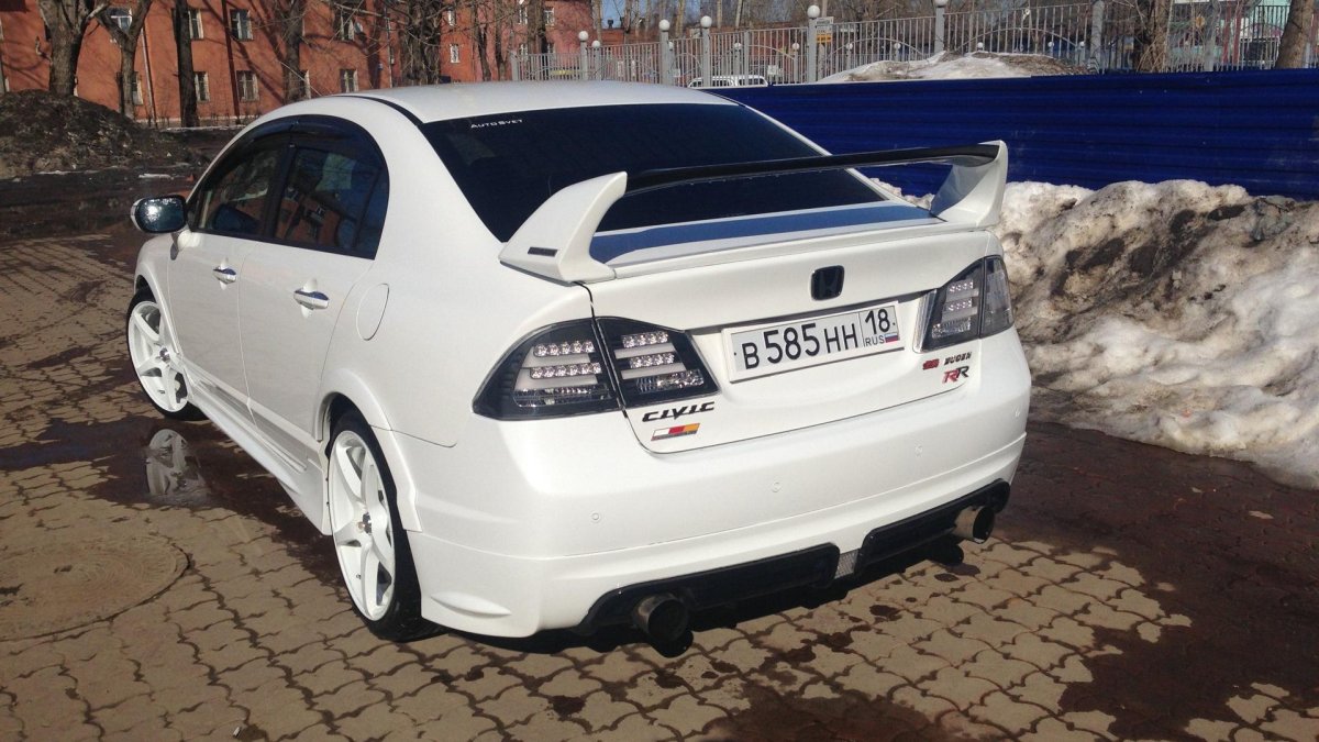 Цивик 4д белый