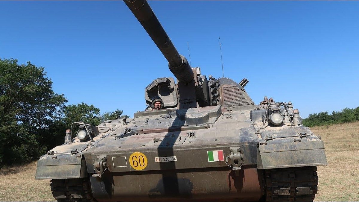 САУ PZH 2000 внутри