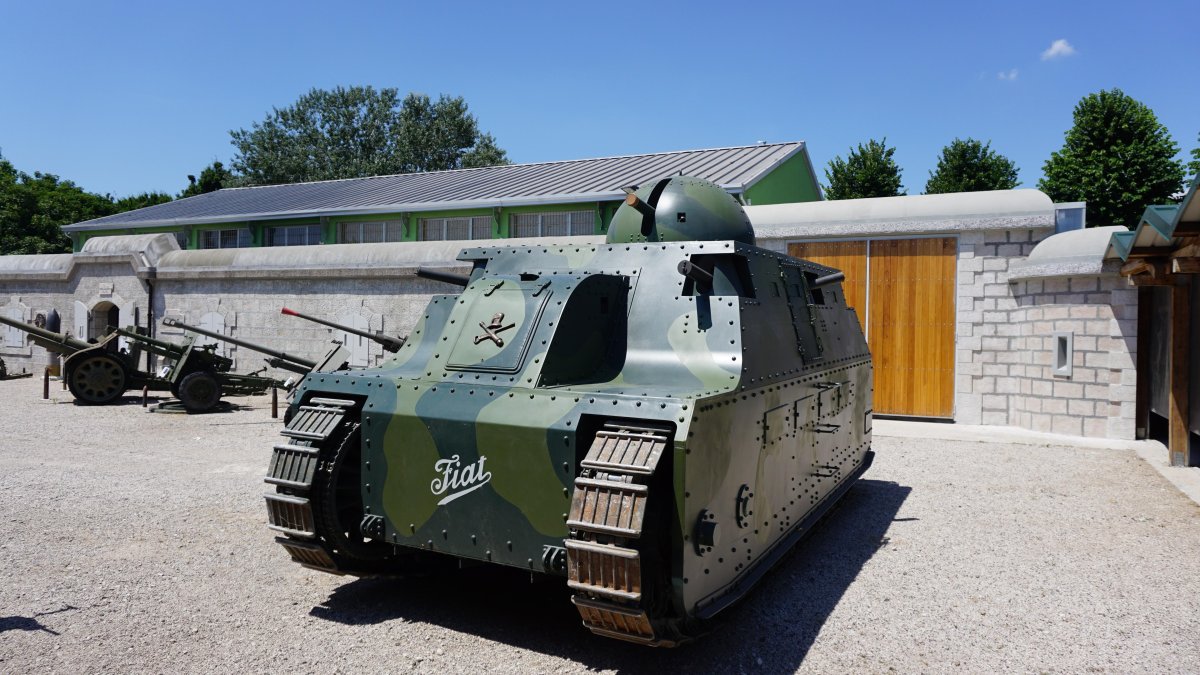Фиат 2000 танк