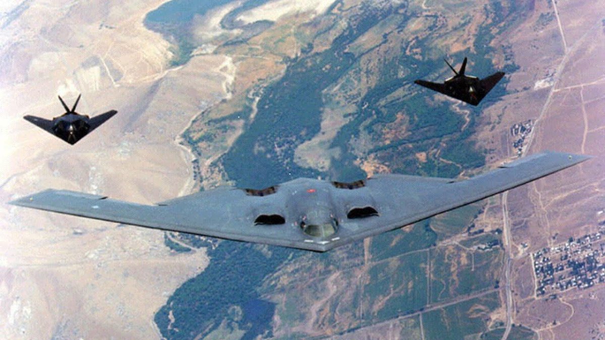 Стелс-бомбардировщик b-2