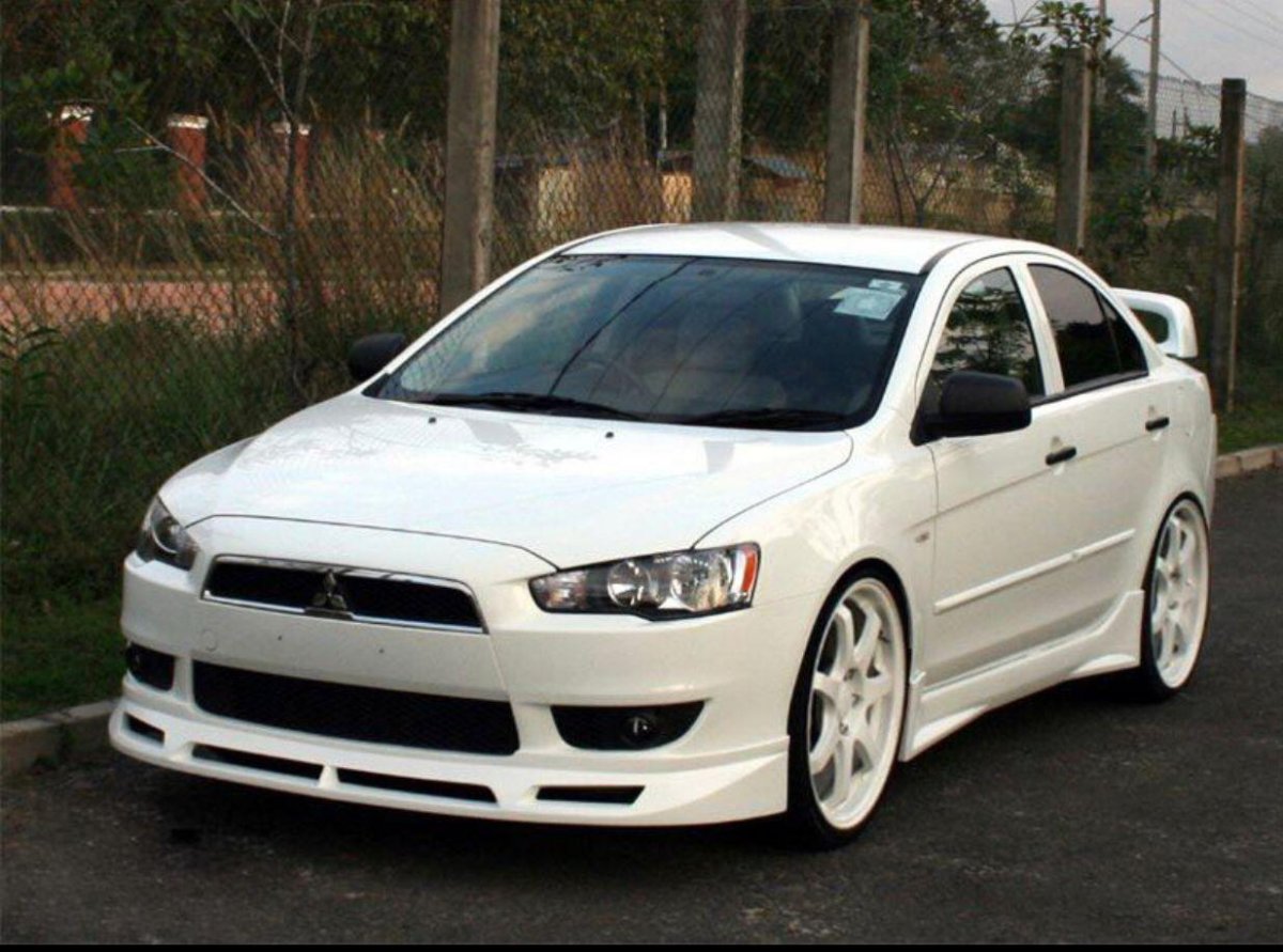 Передний бампер Accolade Mitsubishi Lancer 10