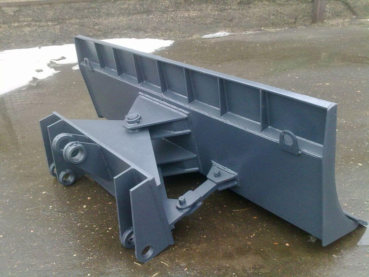 Поворотный отвал на Амкодор