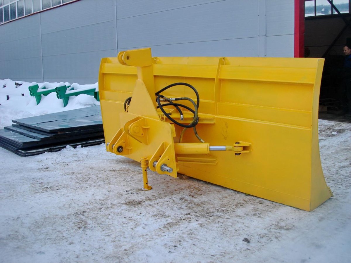 Поворотный отвал на т 150