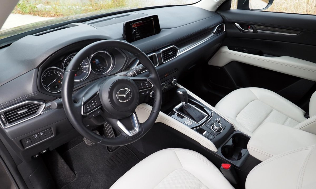 Mazda CX-5 2019 салон
