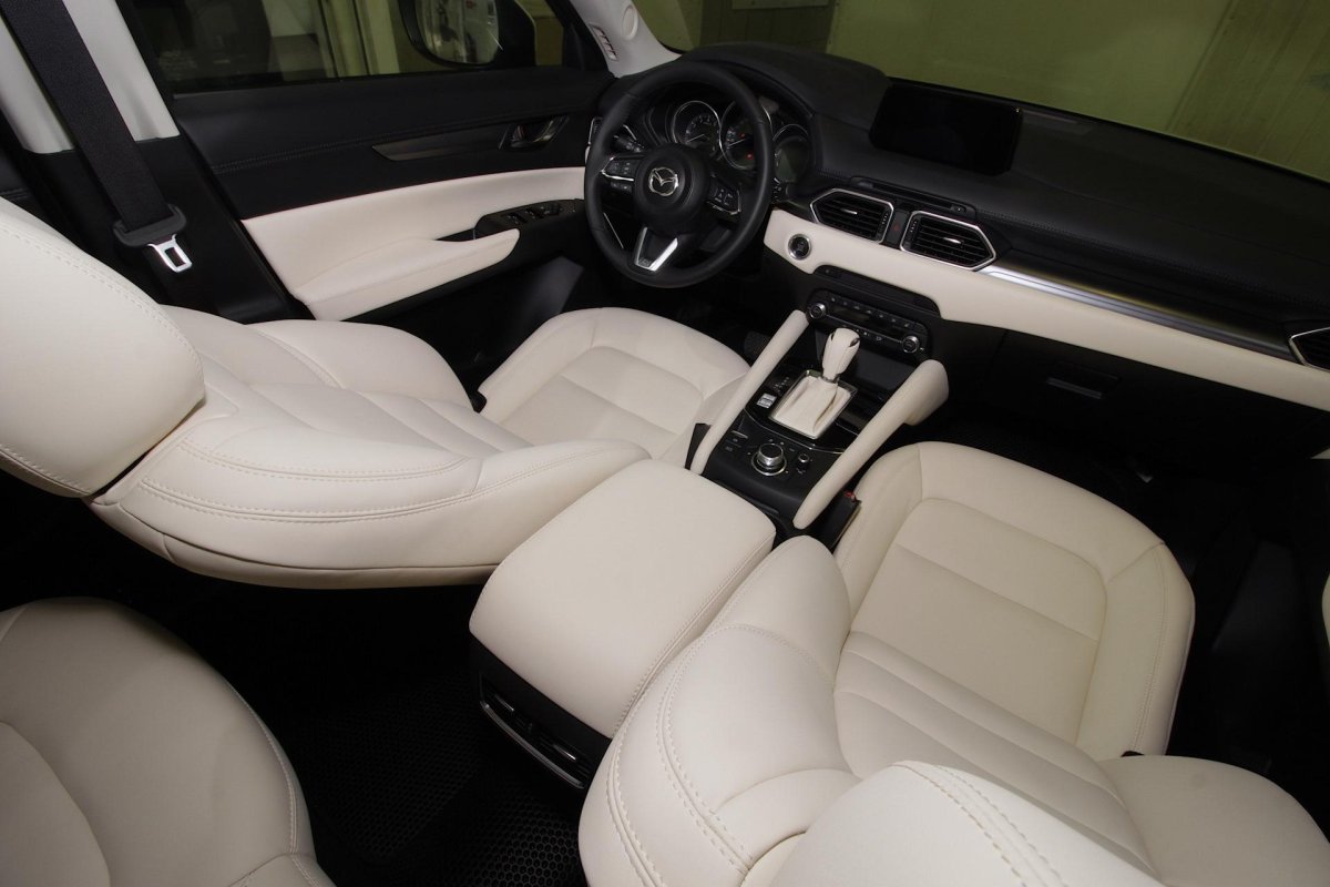 Мазда СХ 5 С белым кожаным салоном