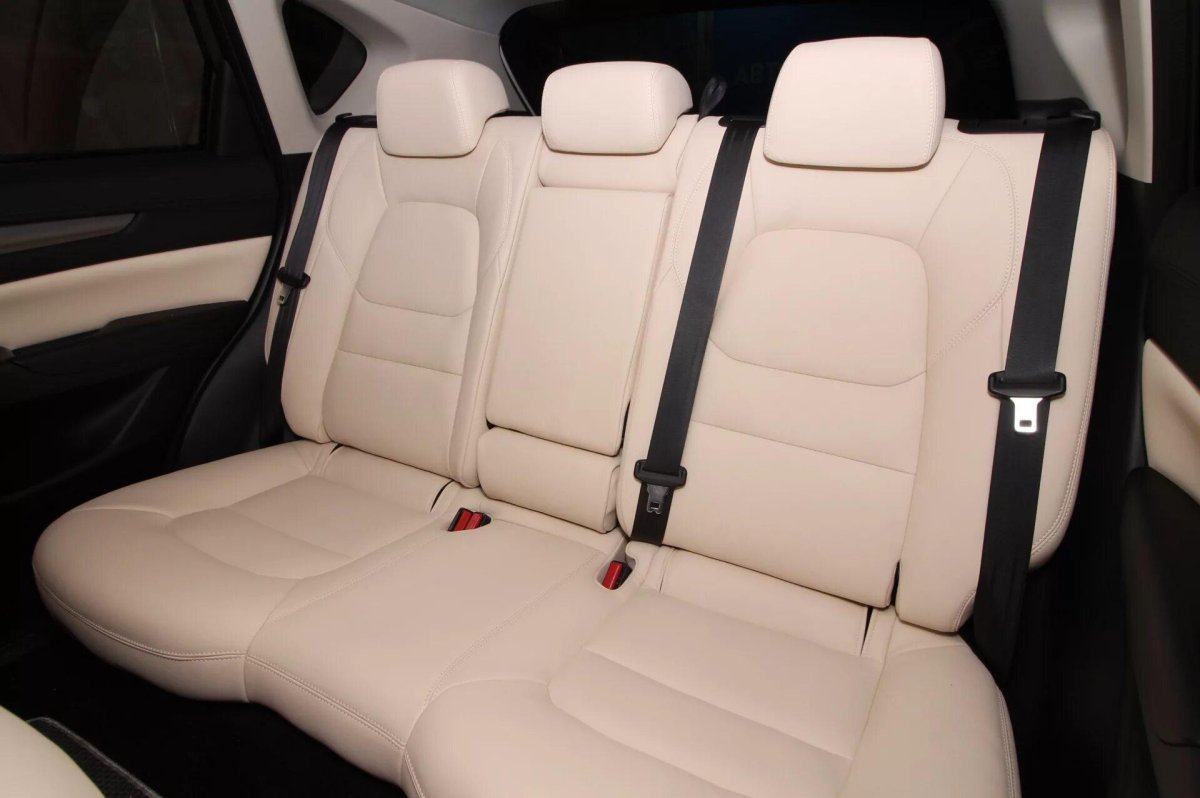 Мазда СХ 5 С белым кожаным салоном