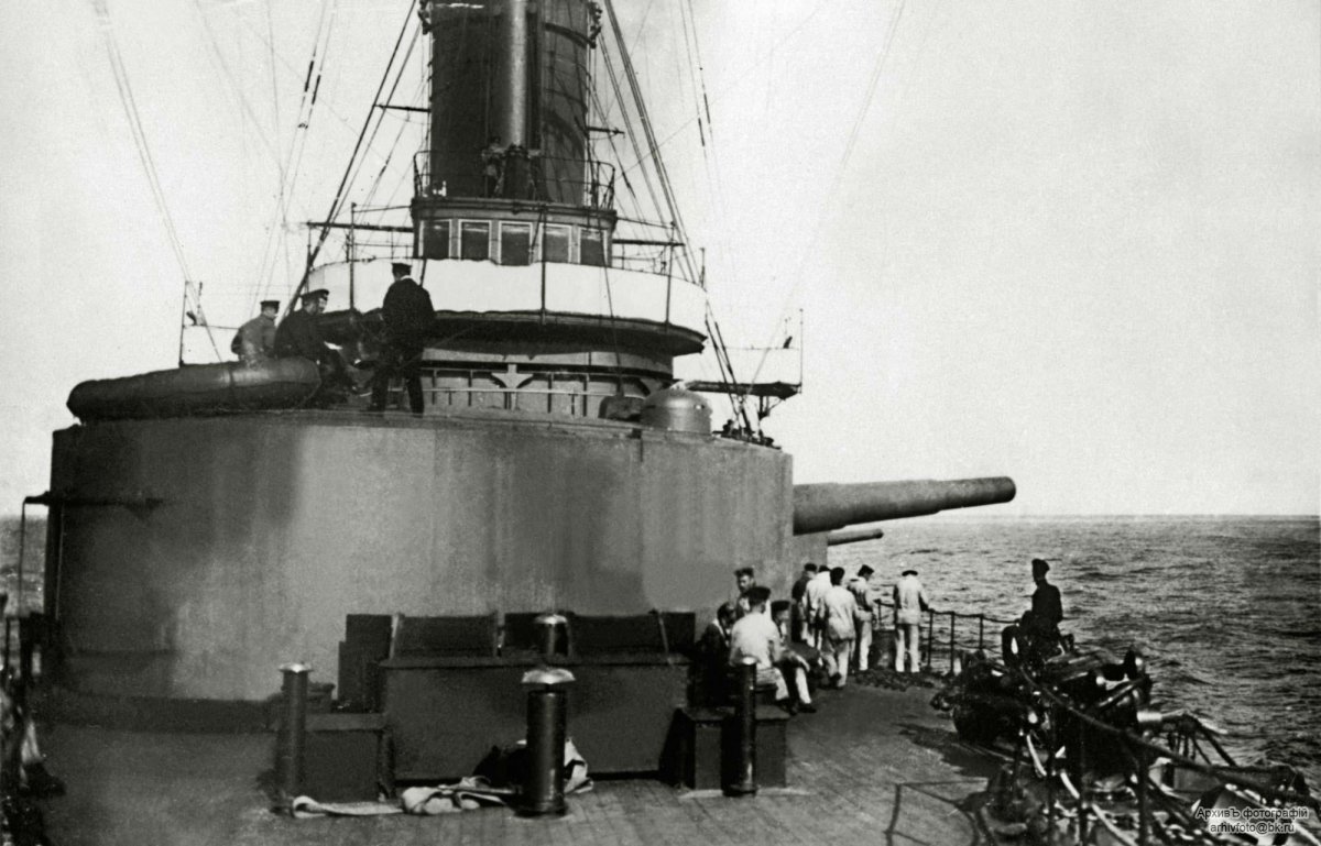 Линкор Слава Моонзунд