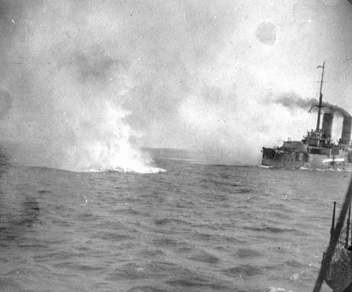 Линкор Слава Моонзунд