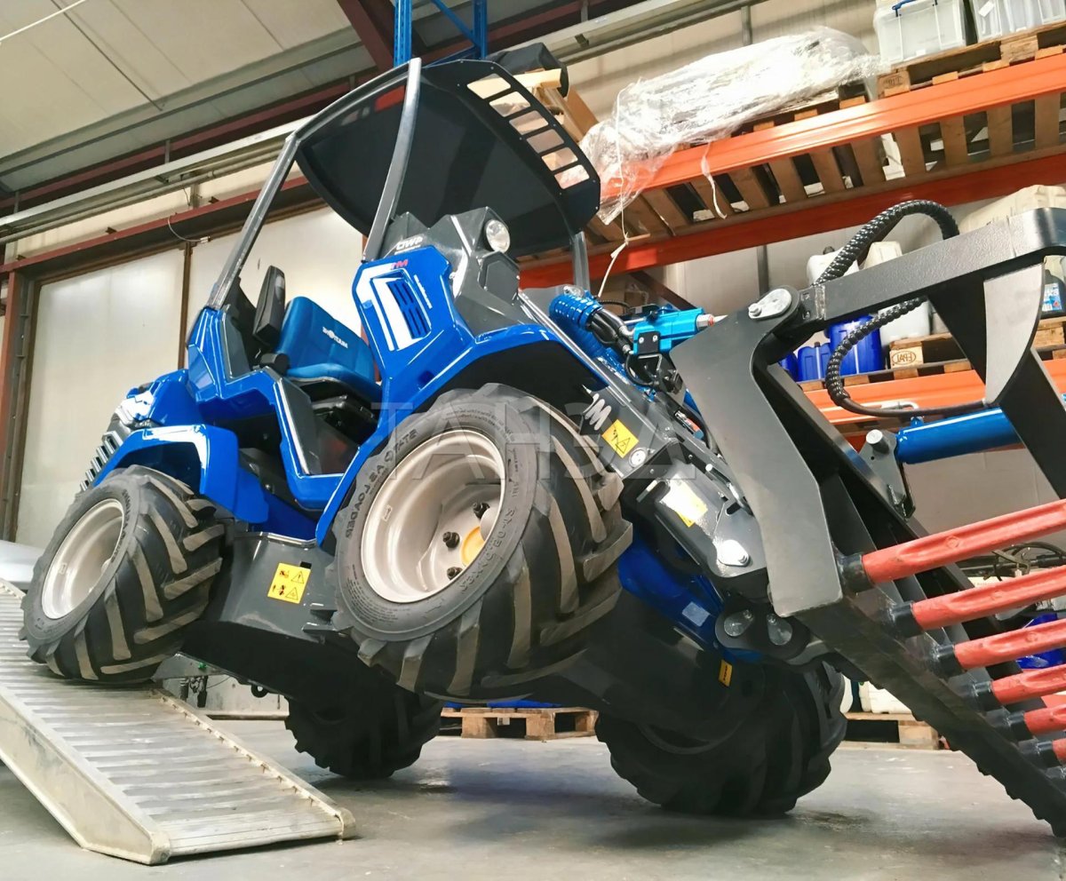 Мини-погрузчик MULTIONE 8.4S